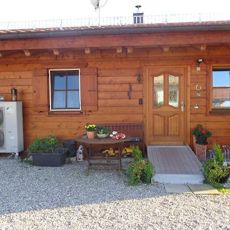 Barrierefreies Zimmer Im Blockhaus Mit Sauna Am See Soyen Exteriér fotografie