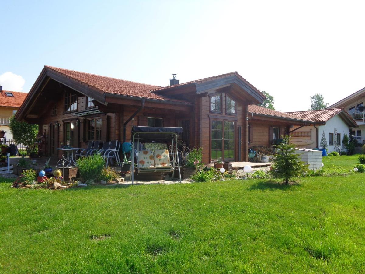 Barrierefreies Zimmer Im Blockhaus Mit Sauna Am See Soyen Exteriér fotografie
